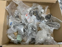 Partij riemen, gespen, accessoires en toebehoren - afbeelding 9 van  12