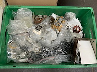 Partij riemen, gespen, accessoires en toebehoren - afbeelding 1 van  9