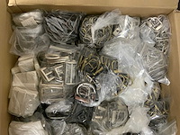 Partij riemen, gespen, accessoires en toebehoren - afbeelding 4 van  9