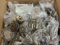 Partij riemen, gespen, accessoires en toebehoren - afbeelding 8 van  9