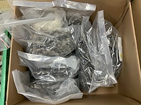 Partij riemen, gespen, accessoires en toebehoren - afbeelding 9 van  9