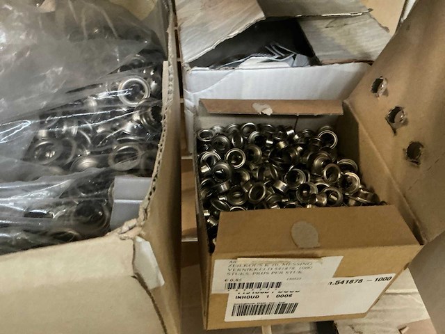 Partij ritsen en stoffen - afbeelding 3 van  14