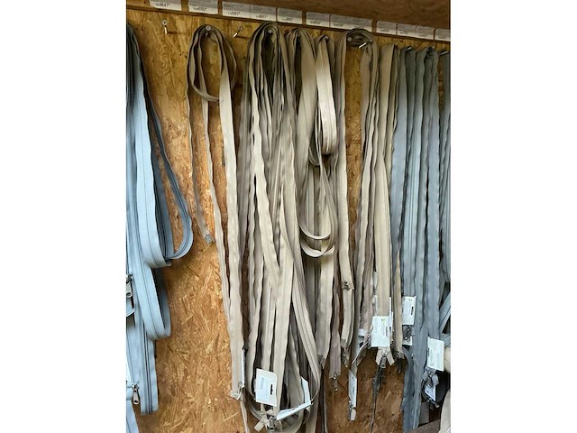 Partij ritsen en stoffen - afbeelding 8 van  14