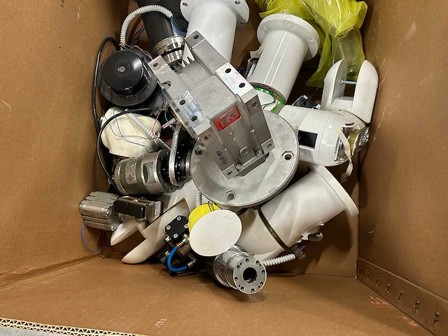 Partij robotica-/machineonderdelen: robotarmdelen, stappenmotoren, reductoren en pneumatiekcomponenten - afbeelding 10 van  11