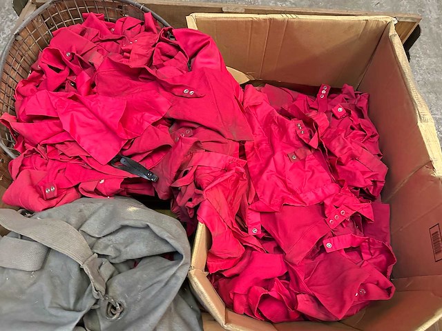 Partij rode halsdoeken met klittenband - afbeelding 3 van  3