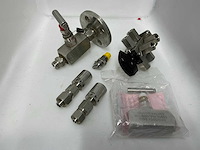 Partij roestvrijstaal koppelingen en afsluiters - afbeelding 2 van  8