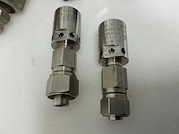 Partij roestvrijstaal koppelingen en afsluiters - afbeelding 3 van  8