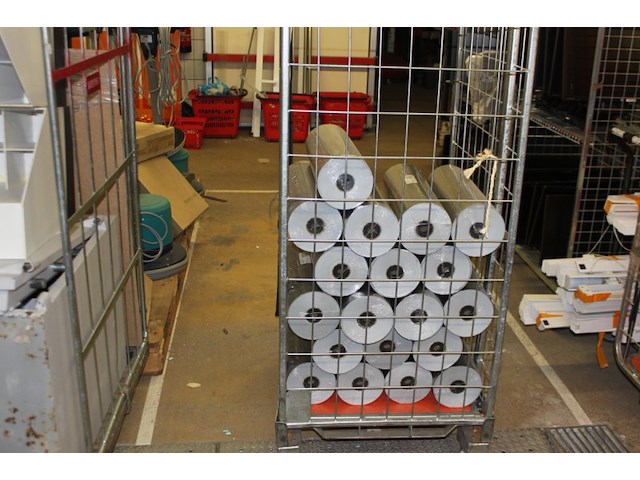 Partij rollen inpakpapier met opdruk c.a. 21 stuks - afbeelding 7 van  11