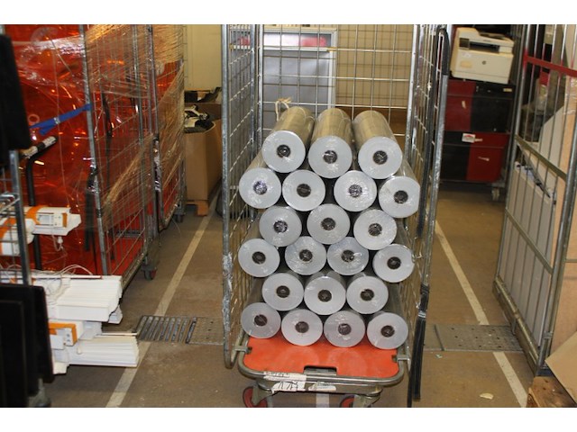 Partij rollen inpakpapier met opdruk c.a. 21 stuks - afbeelding 8 van  11