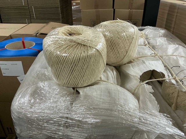 Partij rollen touw 2,5kg (100x) - afbeelding 1 van  3
