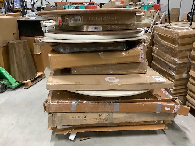 Partij ronde eettafels - afbeelding 1 van  32