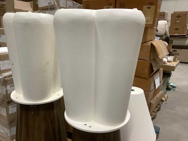 Partij ronde eettafels - afbeelding 16 van  32