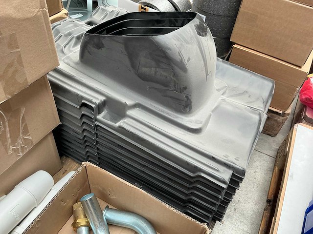Partij rookgasafvoer-, dakdoorvoer- en installatiematerialen - afbeelding 3 van  4