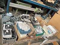 Partij roosters met toebehoren - afbeelding 1 van  5