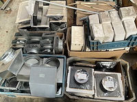 Partij roosters met toebehoren - afbeelding 2 van  5