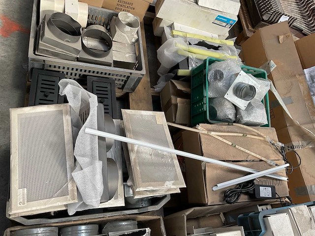 Partij roosters met toebehoren - afbeelding 3 van  5