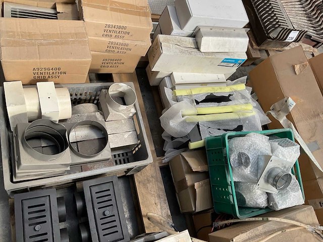 Partij roosters met toebehoren - afbeelding 4 van  5