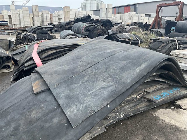 Partij rubber diverse afmetingen circa 210m2 - afbeelding 3 van  6