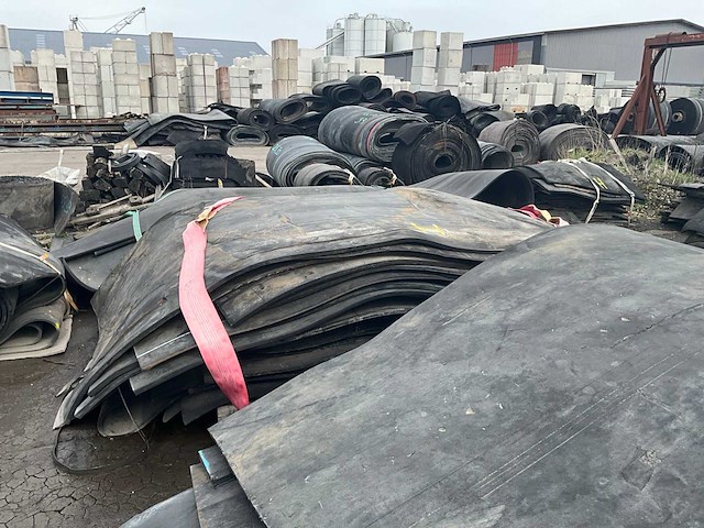 Partij rubber diverse afmetingen circa 210m2 - afbeelding 4 van  6
