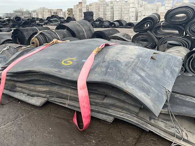 Partij rubber diverse afmetingen circa 255m2 - afbeelding 2 van  9