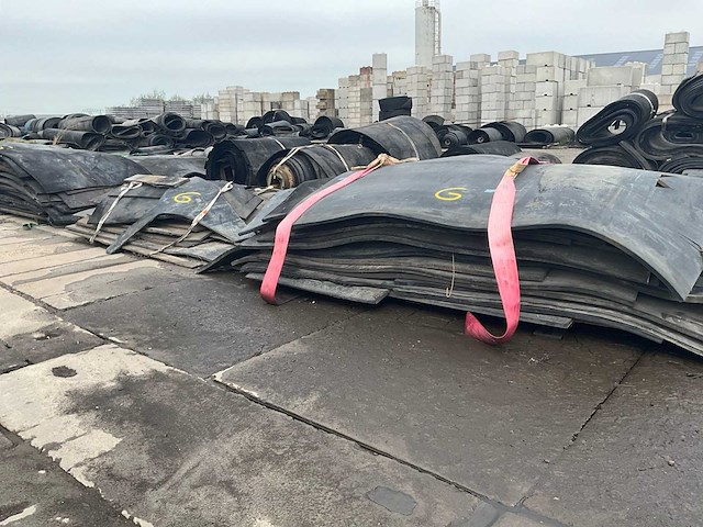 Partij rubber diverse afmetingen circa 255m2 - afbeelding 1 van  7