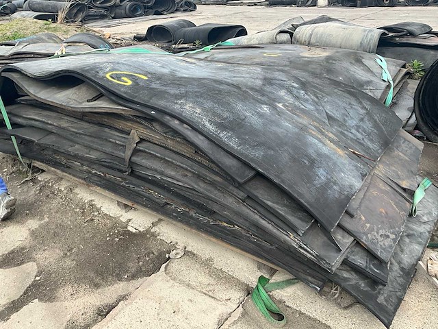 Partij rubber diverse afmetingen circa 255m2 - afbeelding 4 van  7