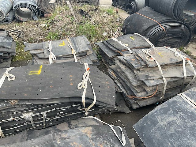 Partij rubber diverse afmetingen circa 340m2 - afbeelding 2 van  11