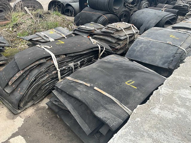 Partij rubber diverse afmetingen circa 340m2 - afbeelding 3 van  11