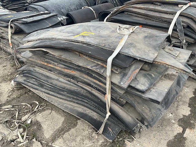 Partij rubber diverse afmetingen circa 340m2 - afbeelding 4 van  11