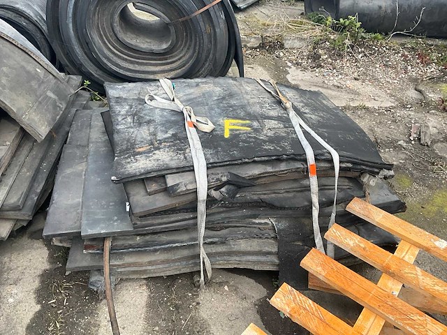 Partij rubber diverse afmetingen circa 340m2 - afbeelding 5 van  11