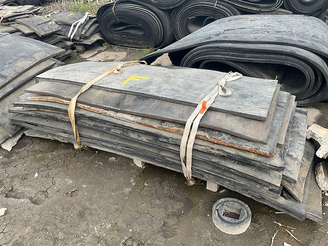 Partij rubber diverse afmetingen circa 340m2 - afbeelding 8 van  11