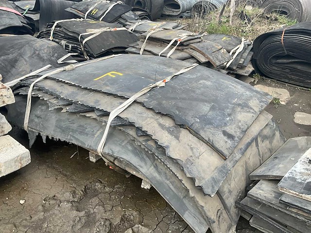 Partij rubber diverse afmetingen circa 340m2 - afbeelding 9 van  11