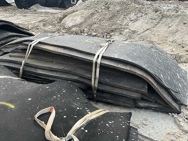Partij rubber diverse afmetingen circa 500m2 - afbeelding 5 van  9