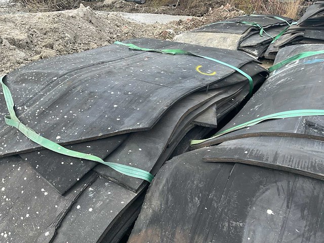 Partij rubber diverse afmetingen circa 500m2 - afbeelding 6 van  9
