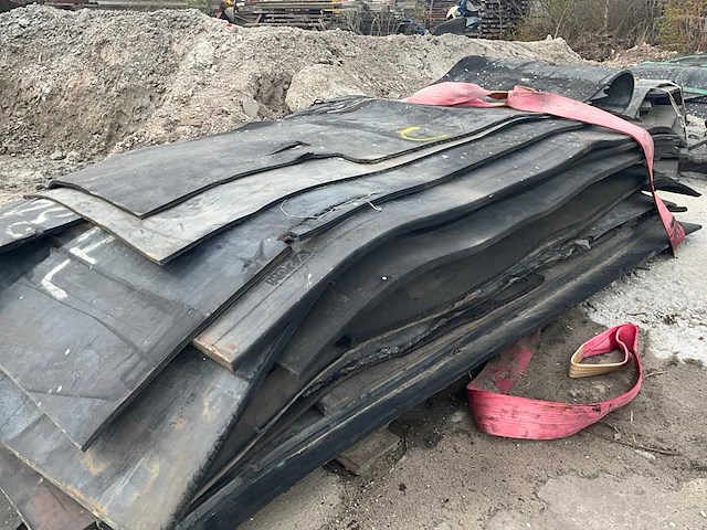 Partij rubber diverse afmetingen circa 500m2 - afbeelding 8 van  9