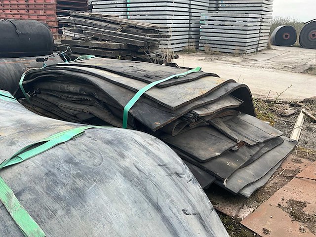 Partij rubber diverse afmetingen circa 540m2 - afbeelding 3 van  11