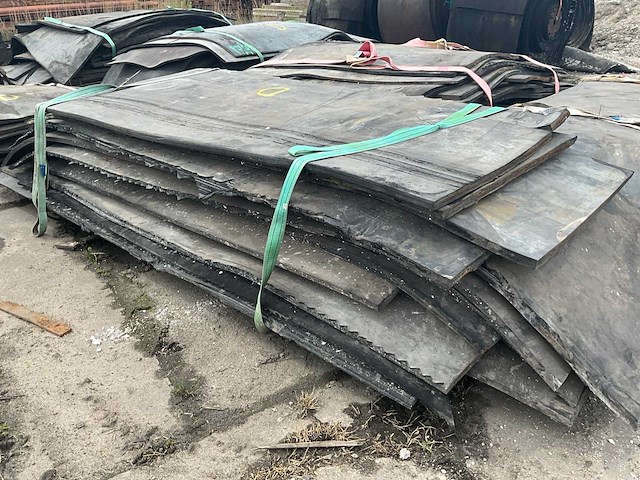 Partij rubber diverse afmetingen circa 540m2 - afbeelding 5 van  11
