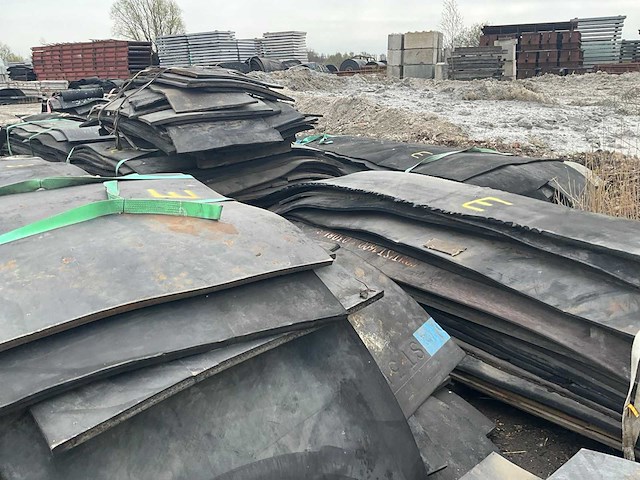 Partij rubber diverse afmetingen circa 540m2 - afbeelding 1 van  9