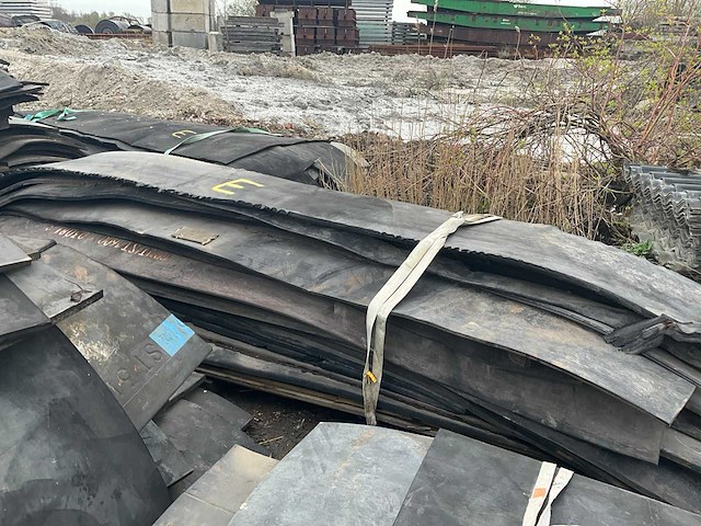 Partij rubber diverse afmetingen circa 540m2 - afbeelding 9 van  9