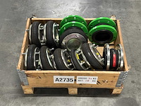Partij rubber expansiestukken / trillingsdempers met flenzen - afbeelding 1 van  5