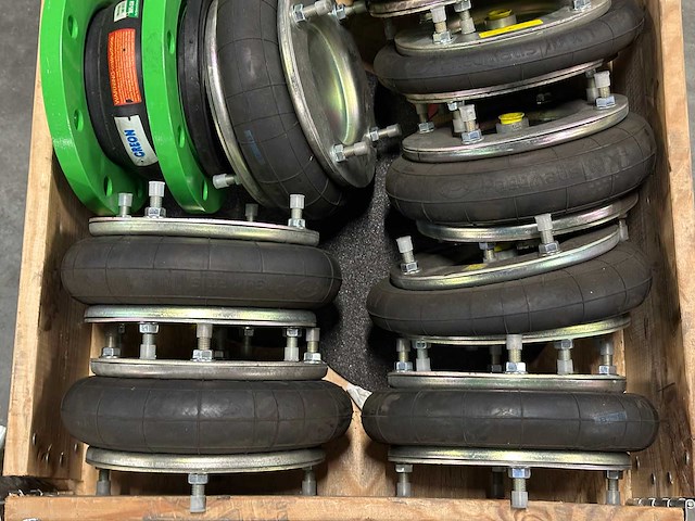 Partij rubber expansiestukken / trillingsdempers met flenzen - afbeelding 2 van  5