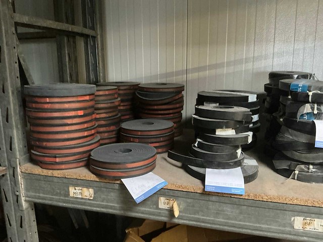 Partij rubber - afbeelding 13 van  16