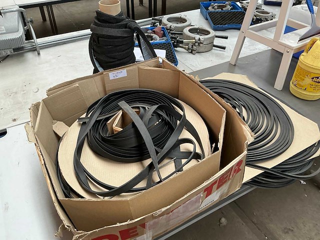 Partij rubber - afbeelding 1 van  4