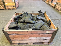 Partij rubberen legerlaarzen voor extreem koud weer - afbeelding 2 van  4