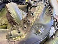 Partij rubberen legerlaarzen voor extreem koud weer - afbeelding 3 van  4