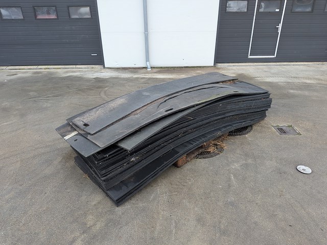 Partij rubberen matten - rijplaten - afbeelding 1 van  6