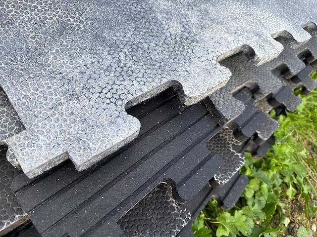 Partij rubberen stalmatten met noppen - rubber - afbeelding 9 van  9