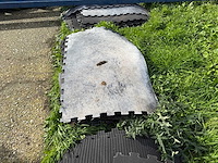 Partij rubberen stalmatten met noppen - rubber - afbeelding 2 van  8