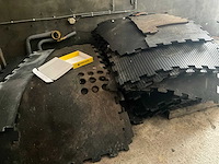 Partij rubberen stalmatten met noppen - rubber - afbeelding 4 van  12