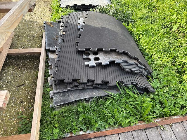 Partij rubberen stalmatten met noppen - rubber - afbeelding 7 van  12